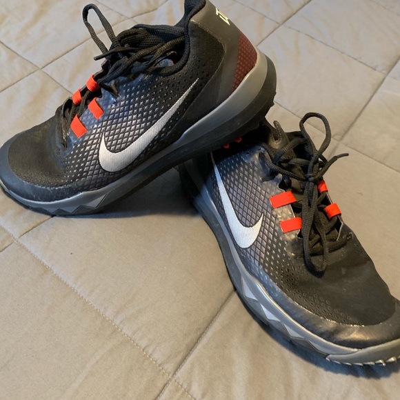 tiger woods golf spikes